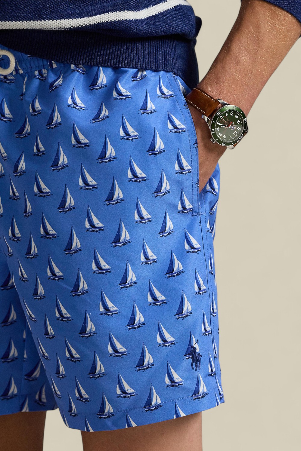 תמונת תקריב דוגמן של מכנסי בגדי ים