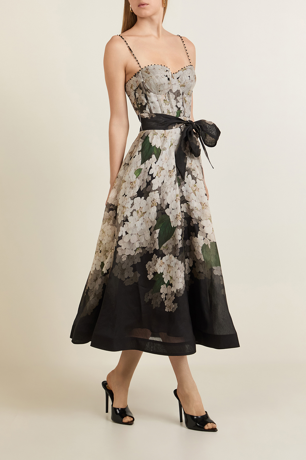 תמונת דוגמן קידמית של שמלת משי ופשתן