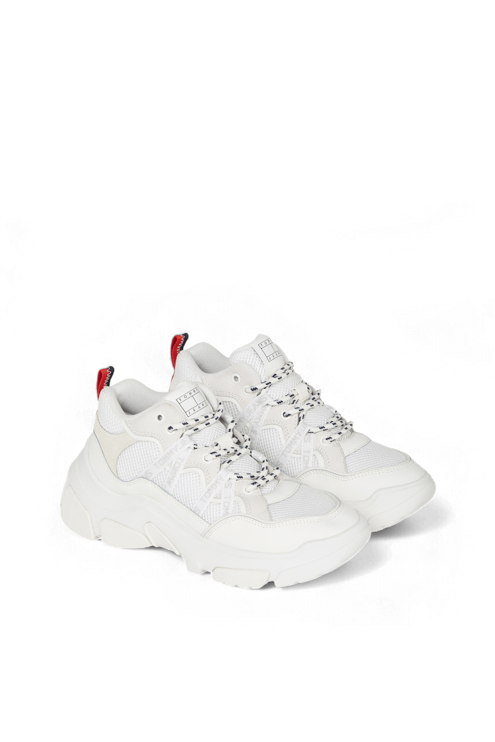 תמונת תקריב של נעלי סניקרס