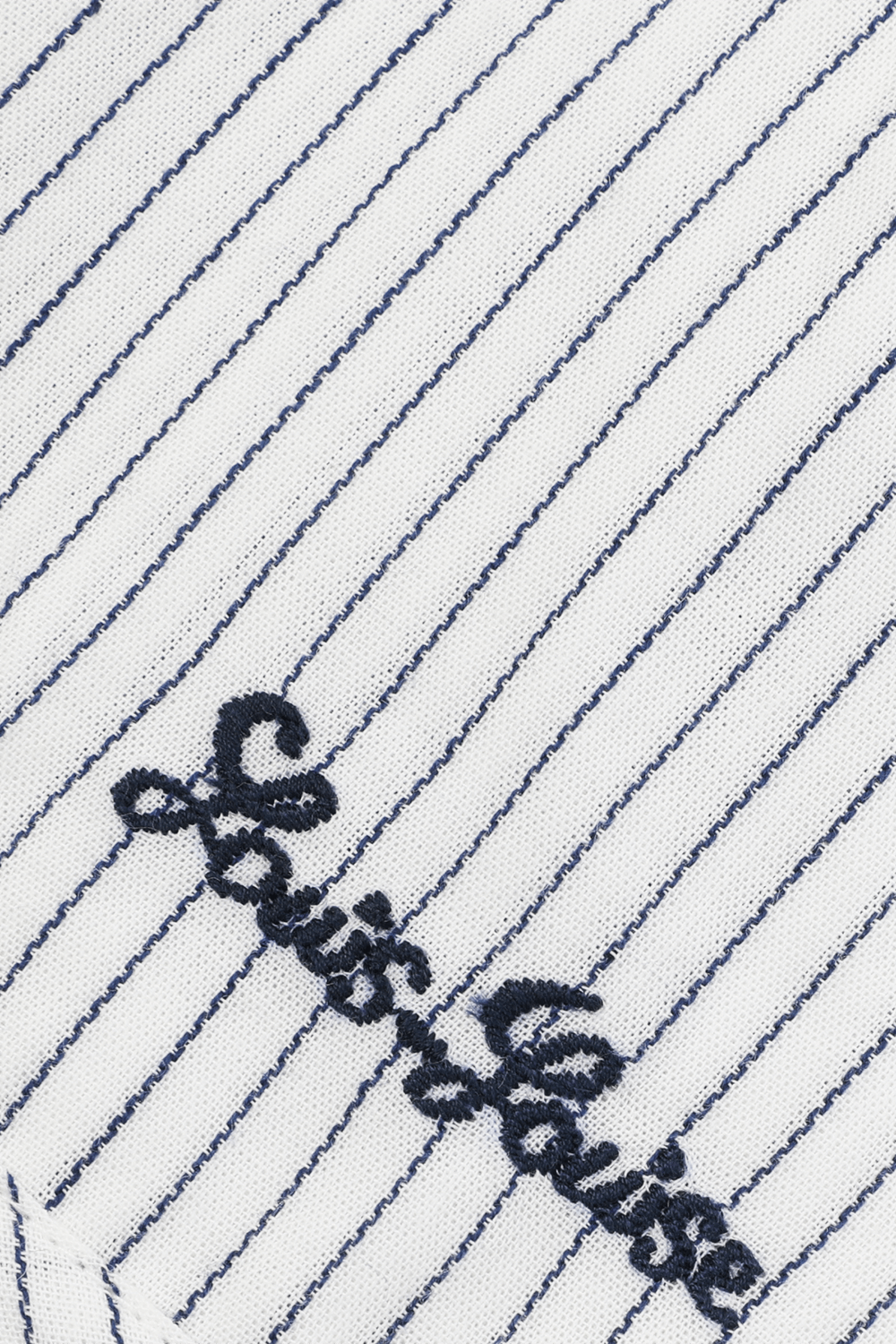 תמונה אחורית של סינר פסים עם רקמה