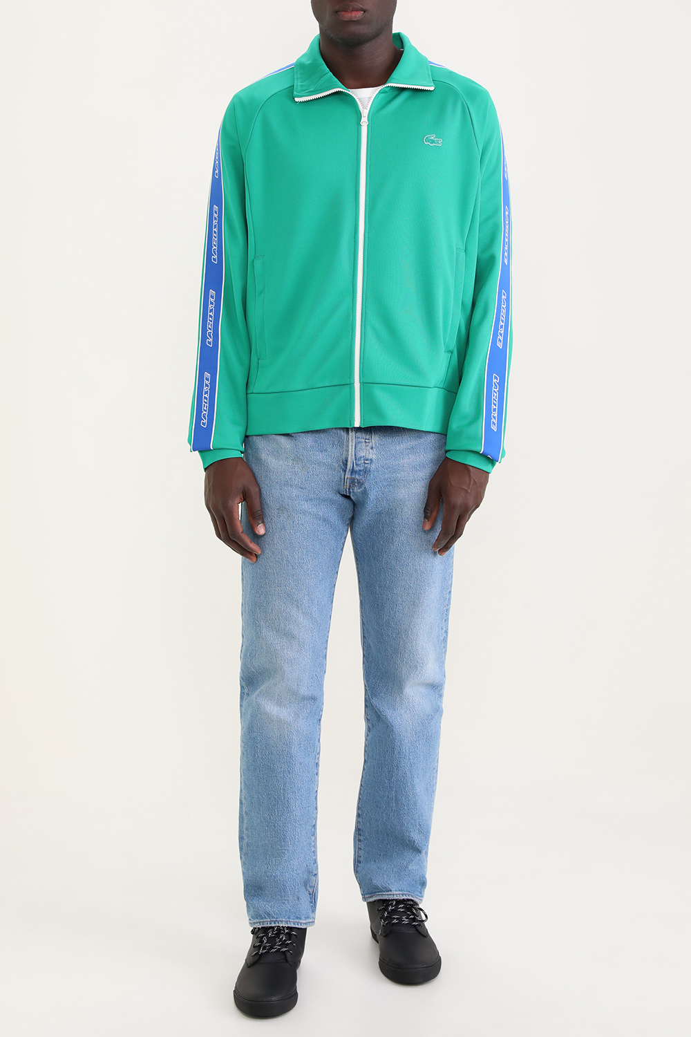 תמונת דוגמן קידמית של סניקרס אספרה צ'וקה