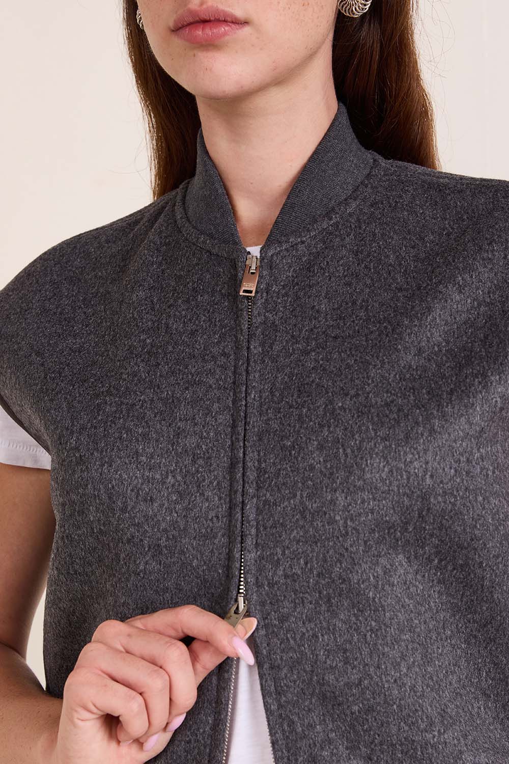 תמונת תקריב דוגמן של ווסט צמר