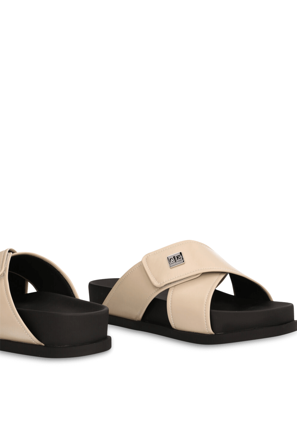 תמונת תקריב של כפכפי סליידס