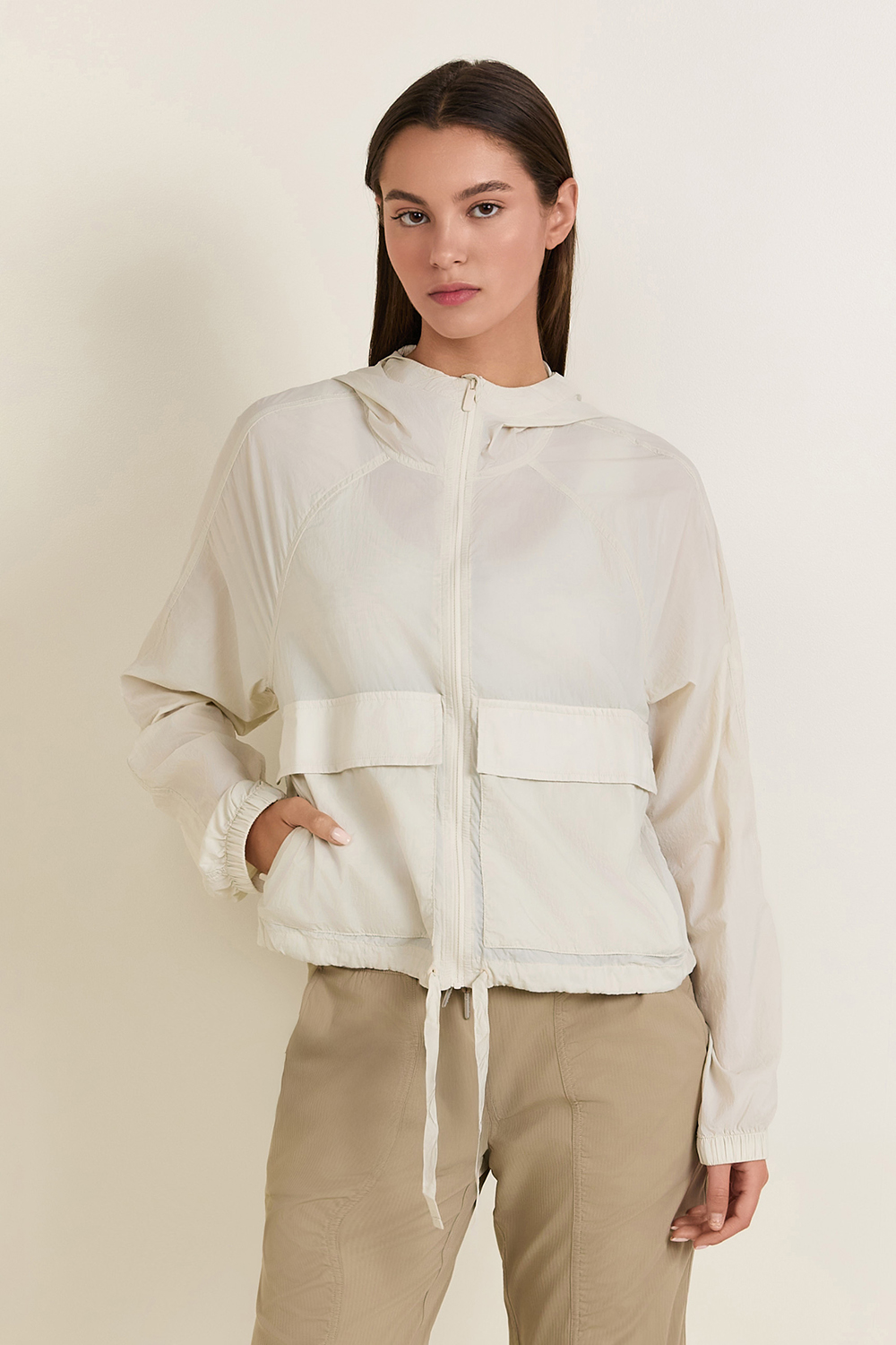 תמונת דוגמן קידמית של Hood lite jacket