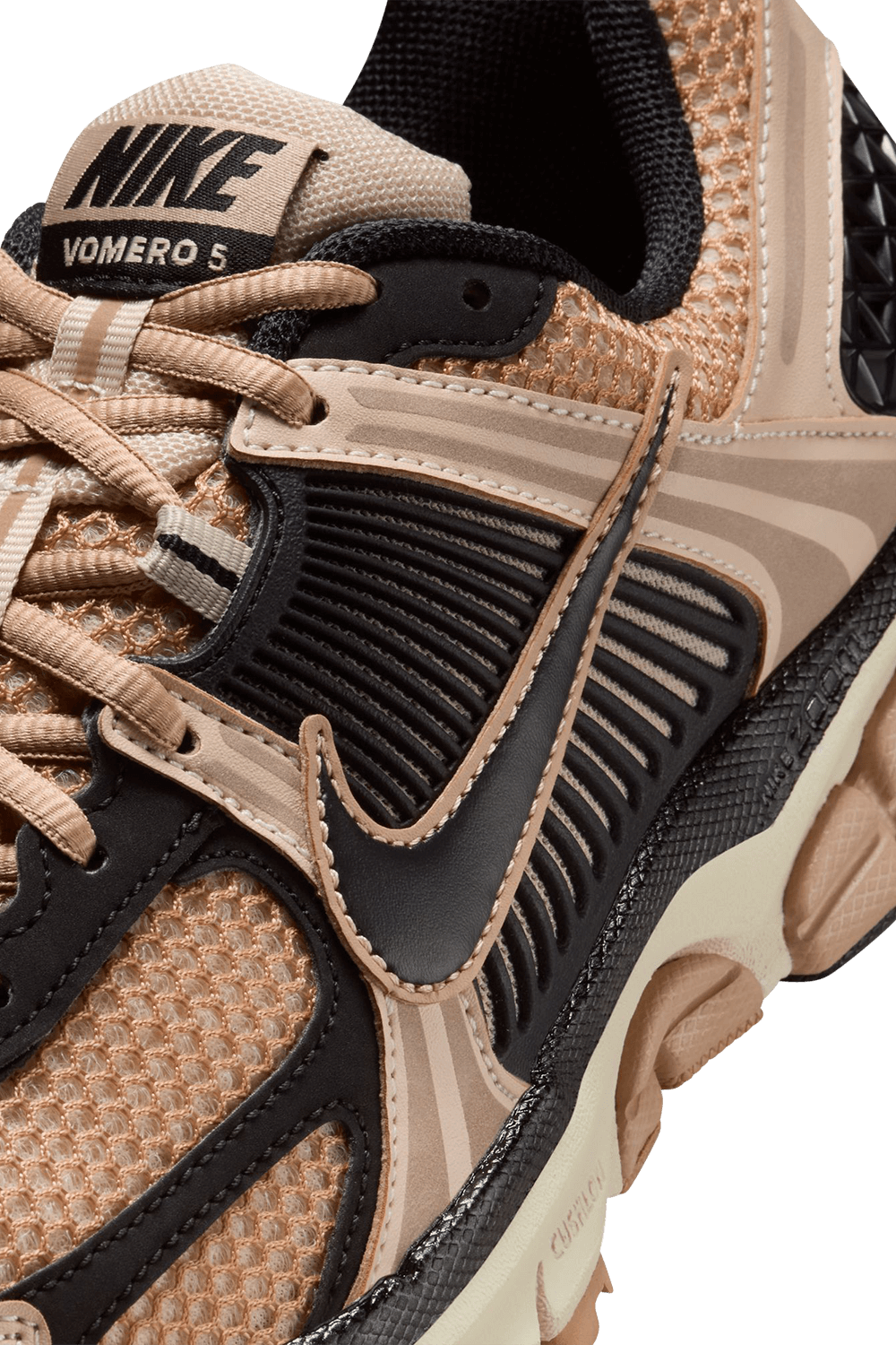 תמונת פנים של נעלי סניקרס זום וומרו 5