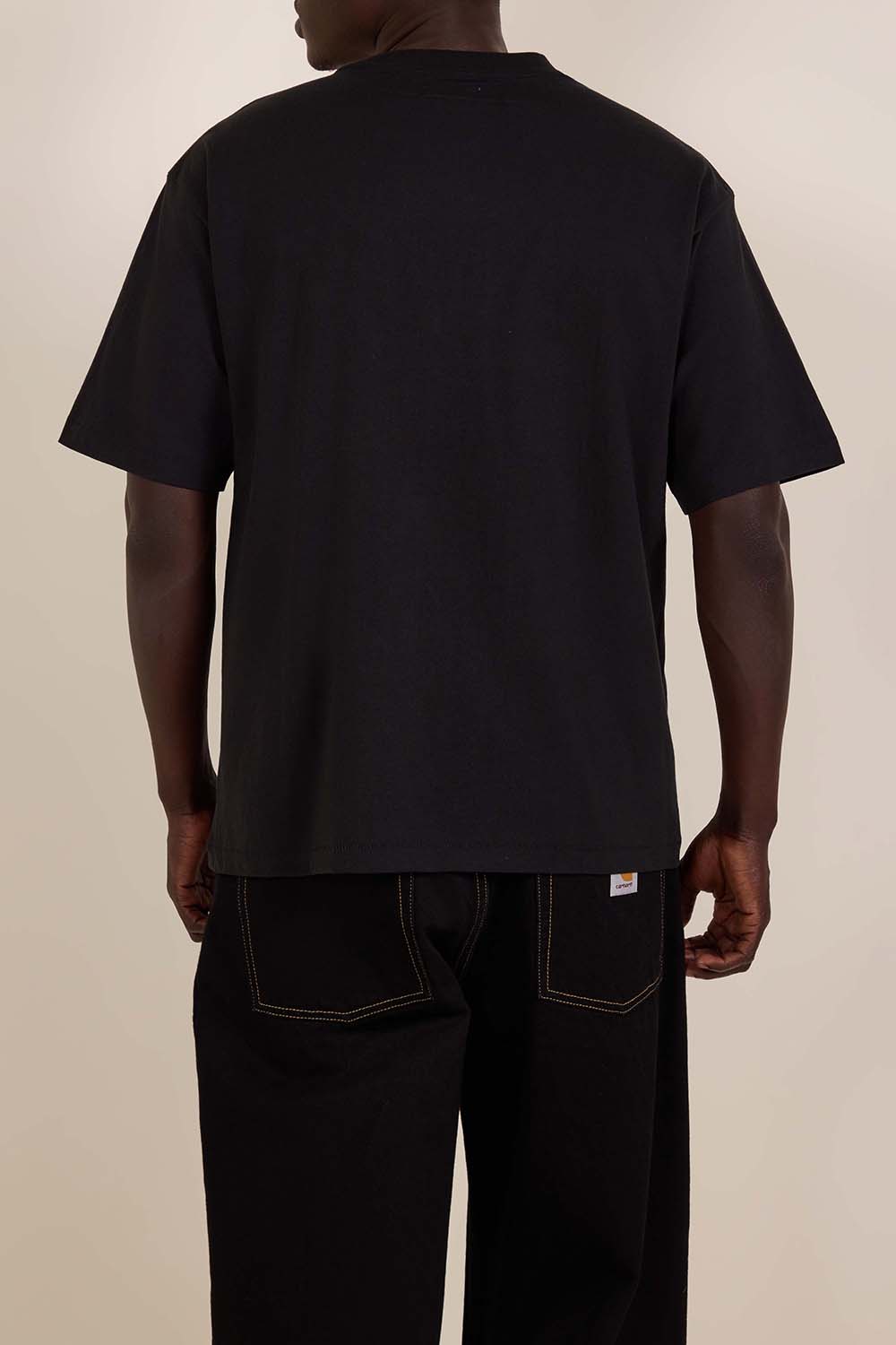 תמונת תקריב דוגמן של חולצת טי