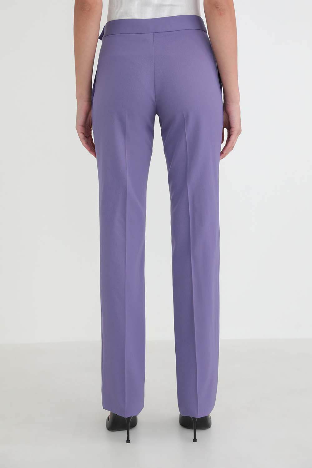 תמונת דוגמן אחורית של מכנסיים ארוכים מצמר