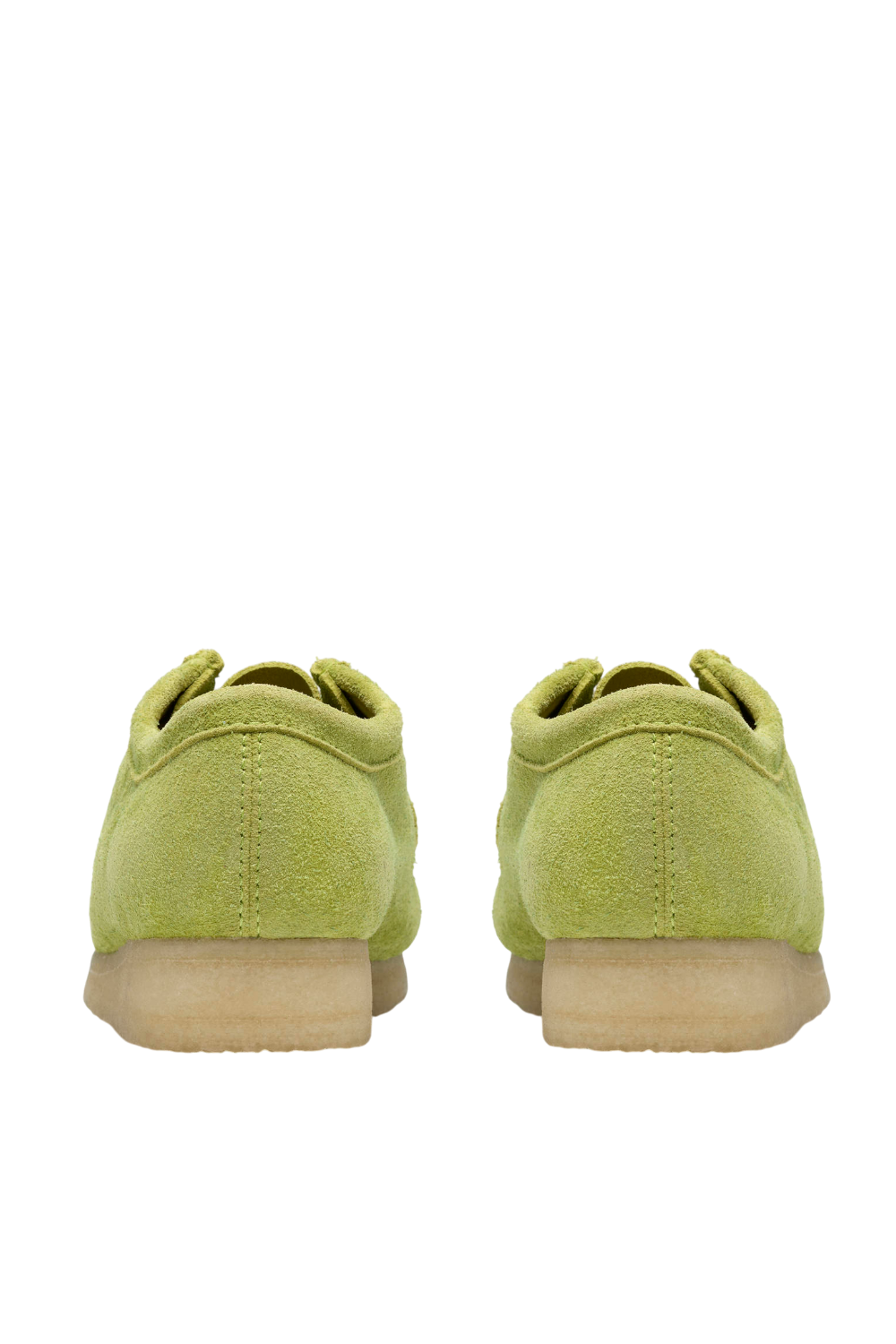 תמונת תקריב של נעלי מוקסינים סוויד