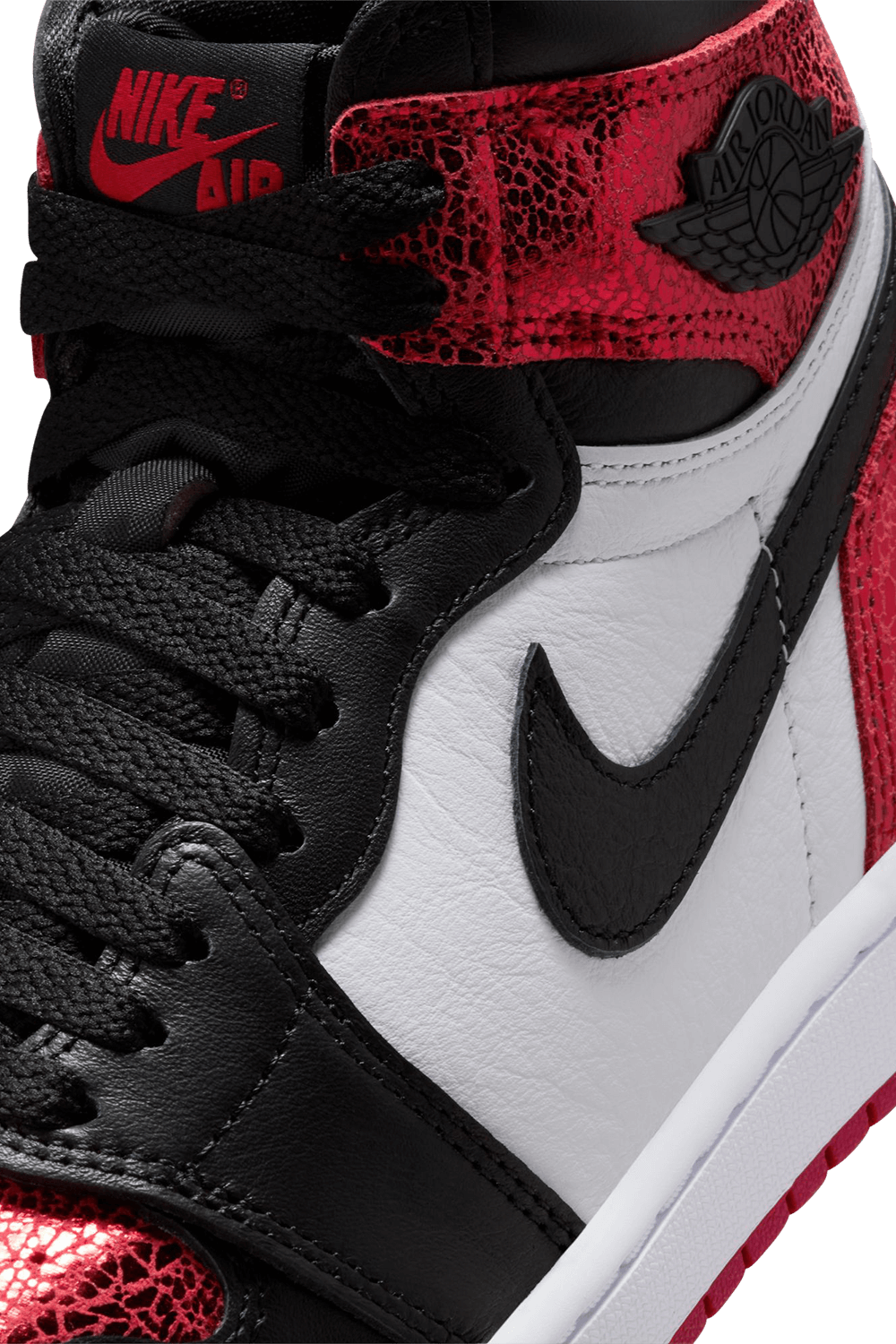 תמונת פנים של נעלי סניקרס אייר ג'ורדן 1 רטרו