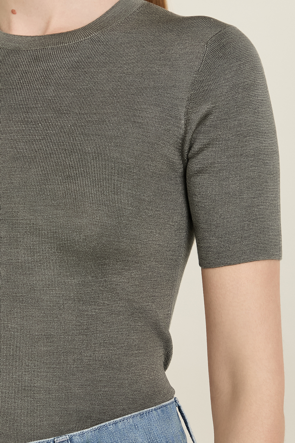 תמונת תקריב דוגמן של חולצת טי