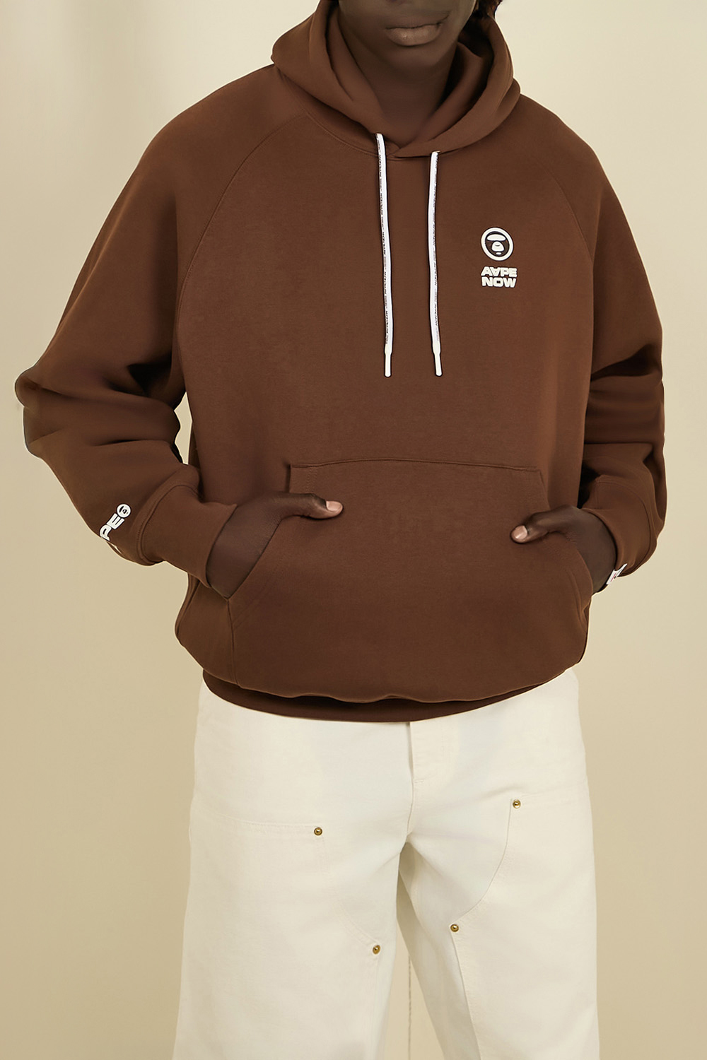 תמונת דוגמן קידמית של סווטשירט קפוצ'ון