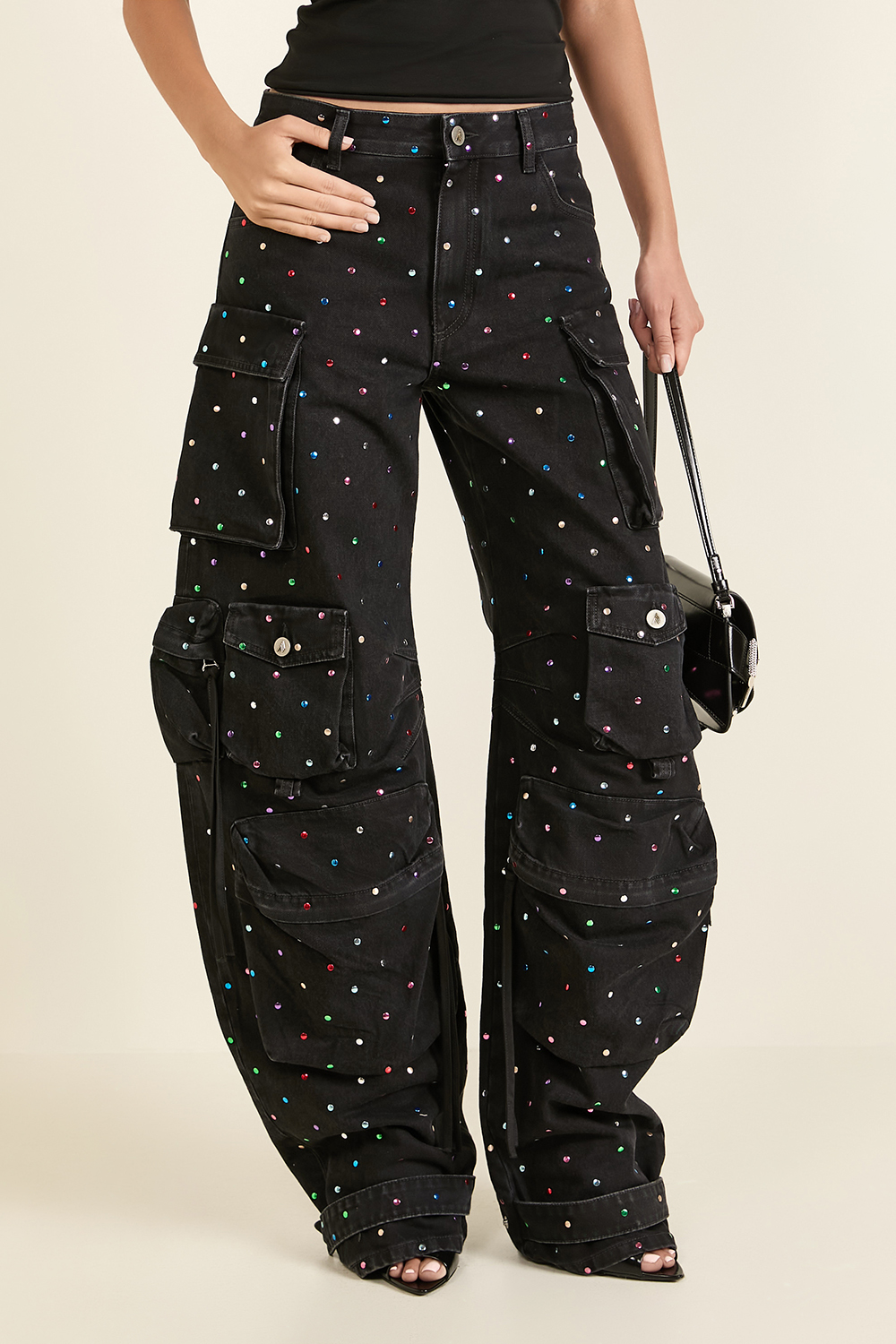 תמונת דוגמן קידמית של מכנסי ג'ינס פרן בגזרת בלון