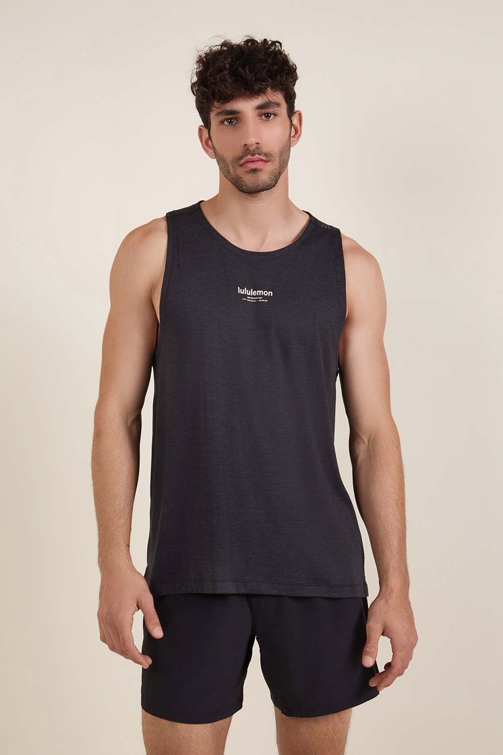 תמונת דוגמן קידמית של Lightweight Knit Workout Tank Top