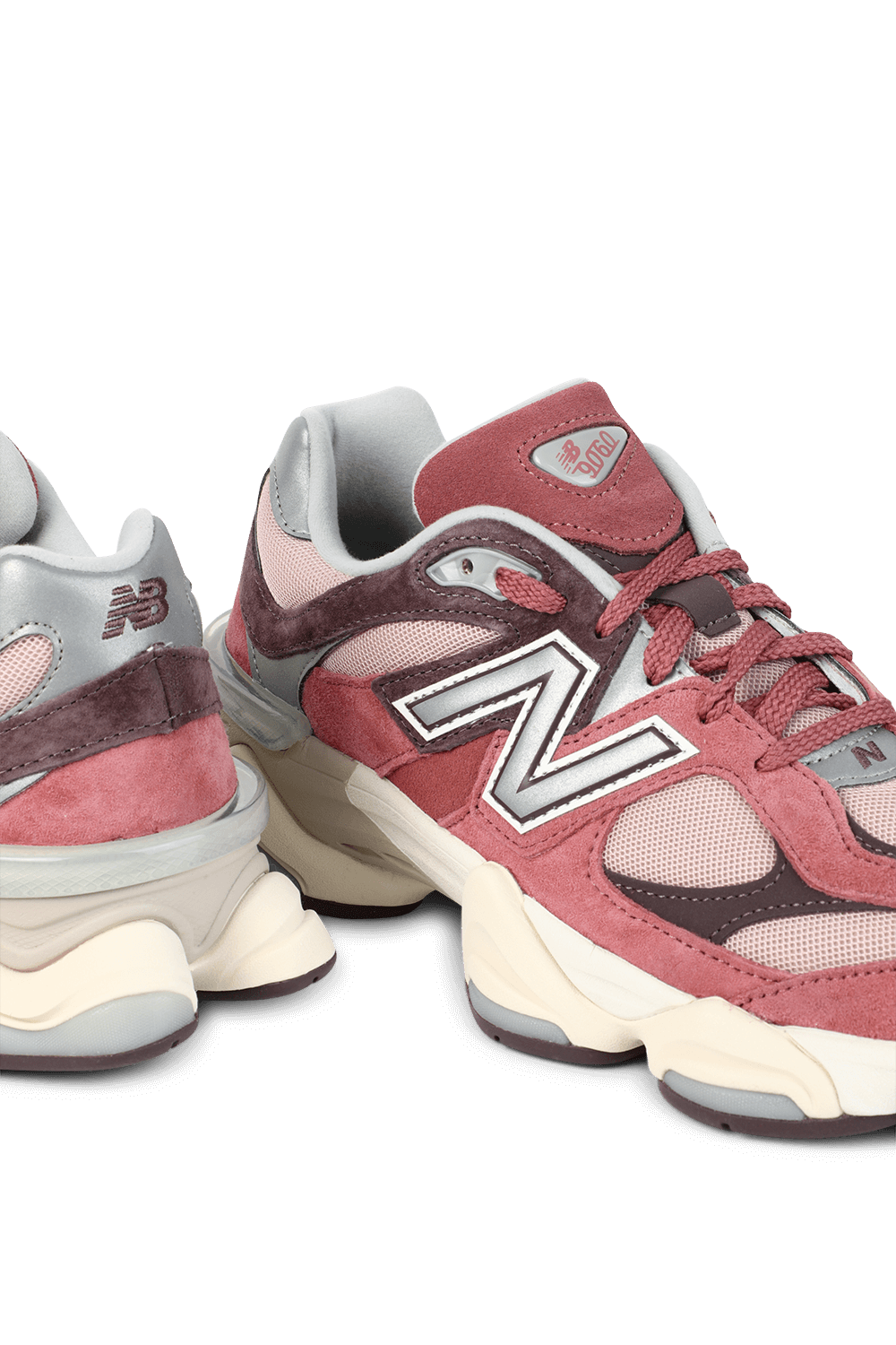 תמונת תקריב של נעלי סניקרס 9060