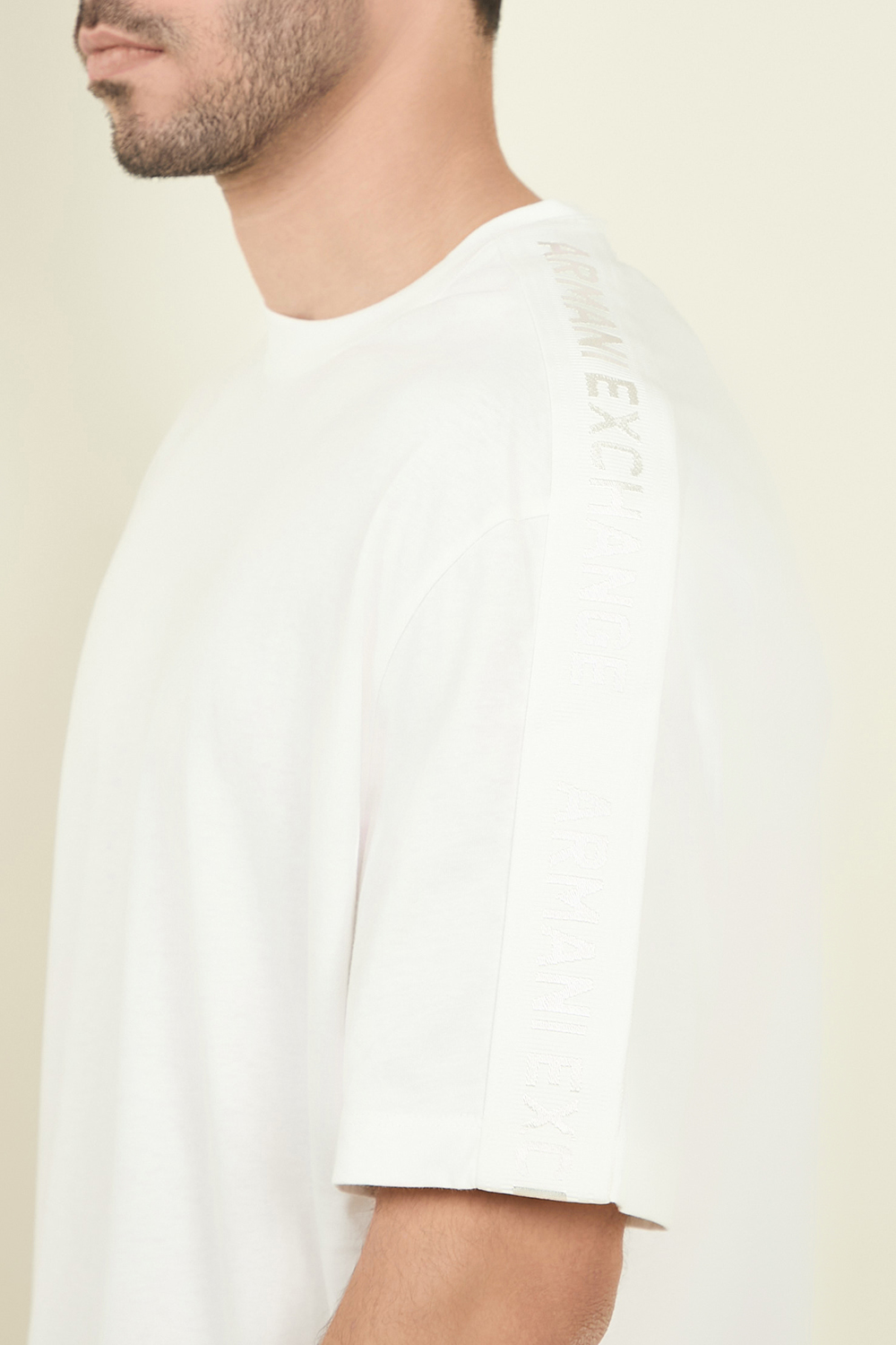 תמונת תקריב דוגמן של חולצת טי