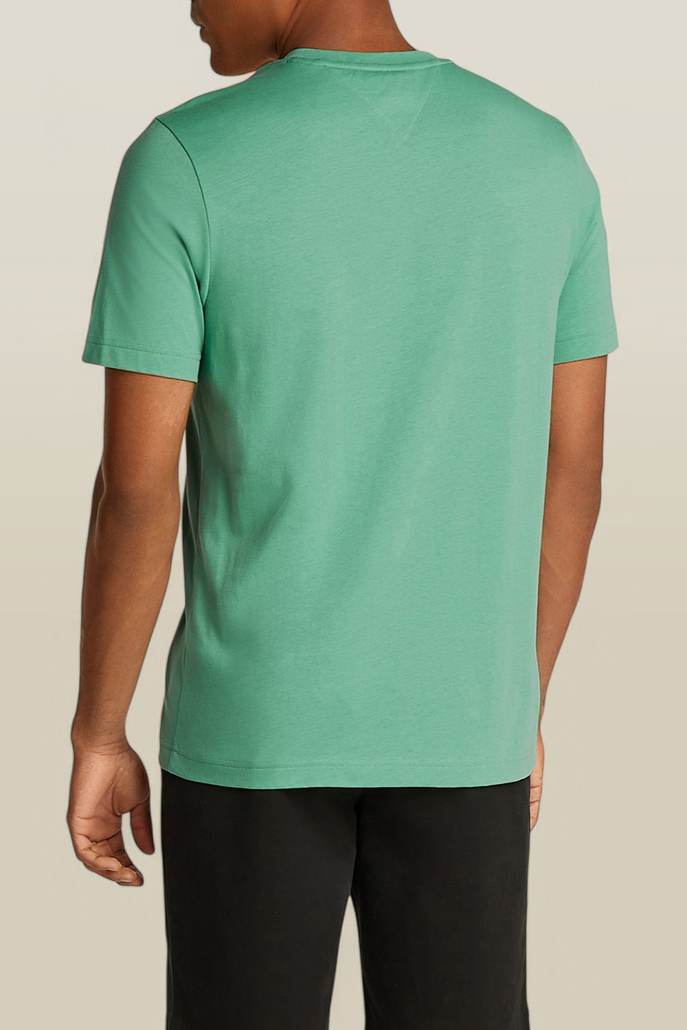 תמונת דוגמן אחורית של חולצת כפתורים