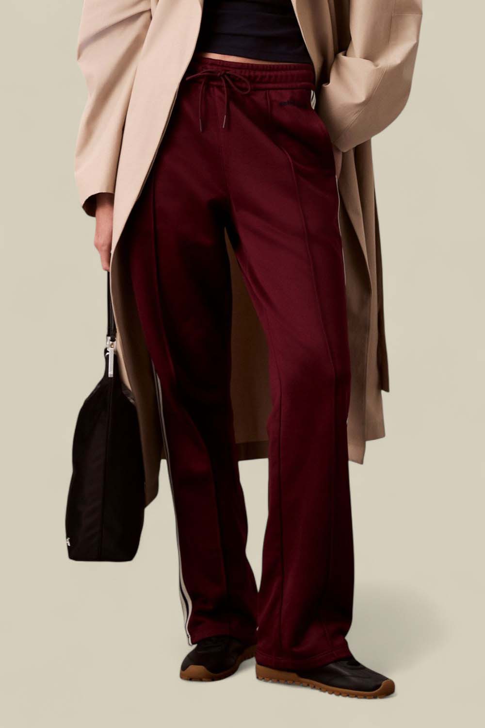 תמונת דוגמן קידמית של מכנסי ג'וג