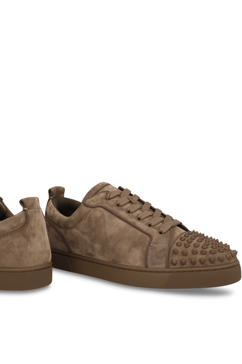 תמונת תקריב של נעלי סניקרס