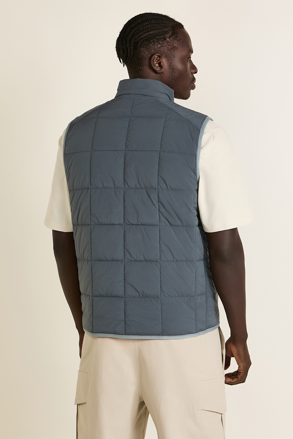 תמונת דוגמן אחורית של Route Ready Lightweight Insulated Vest