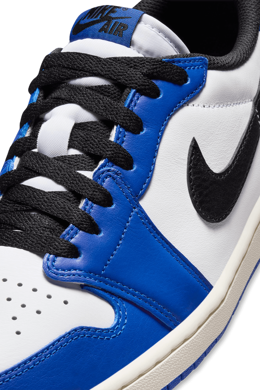 תמונת פנים של נעלי סניקרס אייר ג'ורדן 1