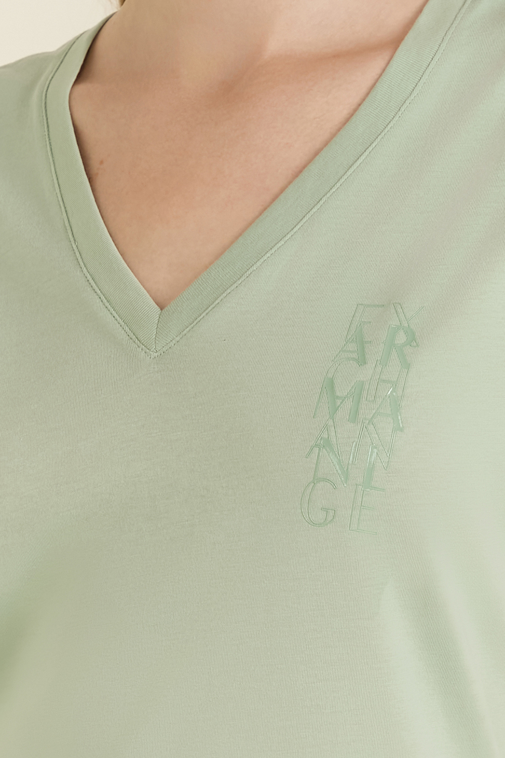 תמונת תקריב דוגמן של חולצת טי