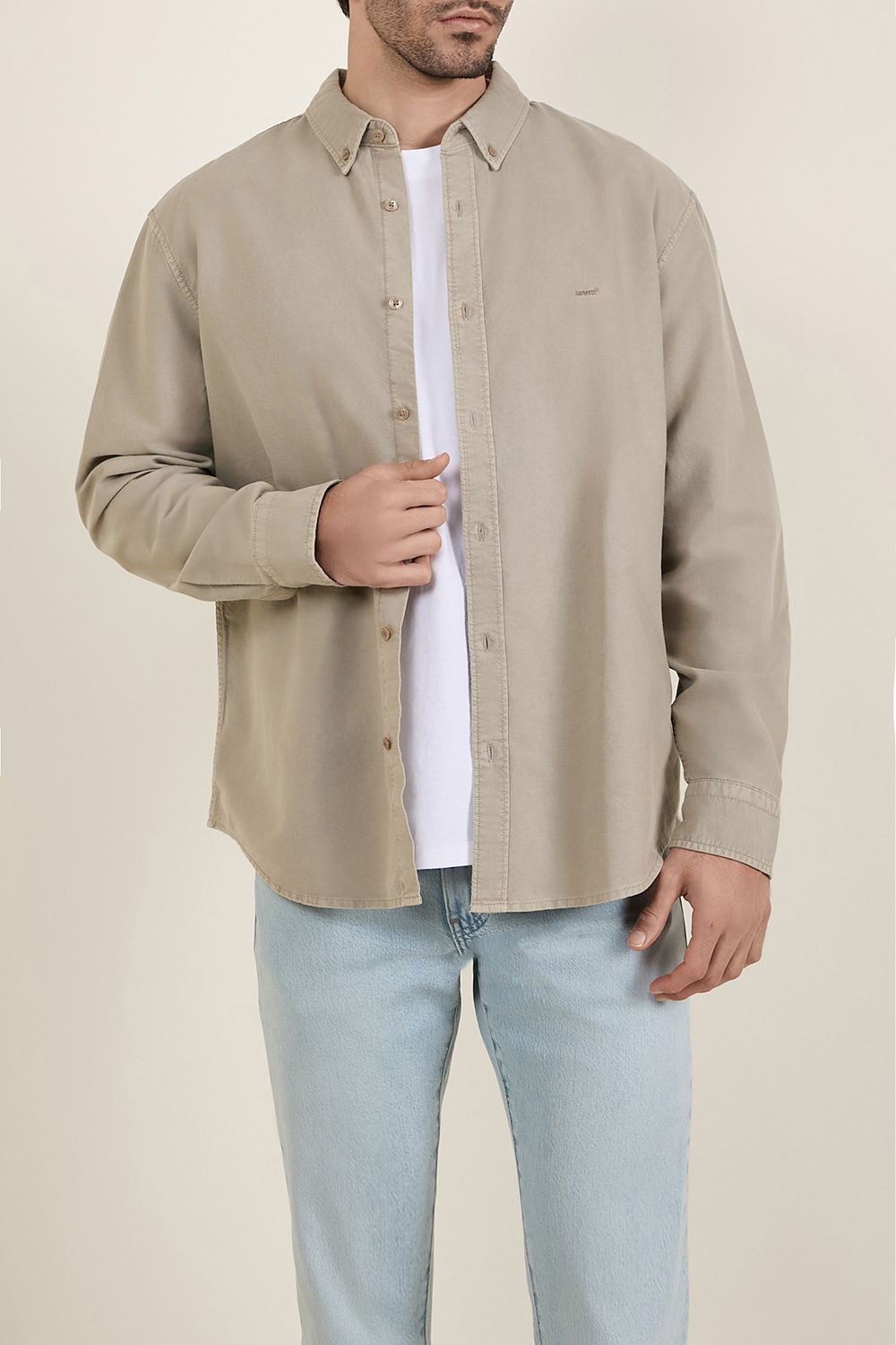 תמונת דוגמן קידמית של חולצה מכופתרת