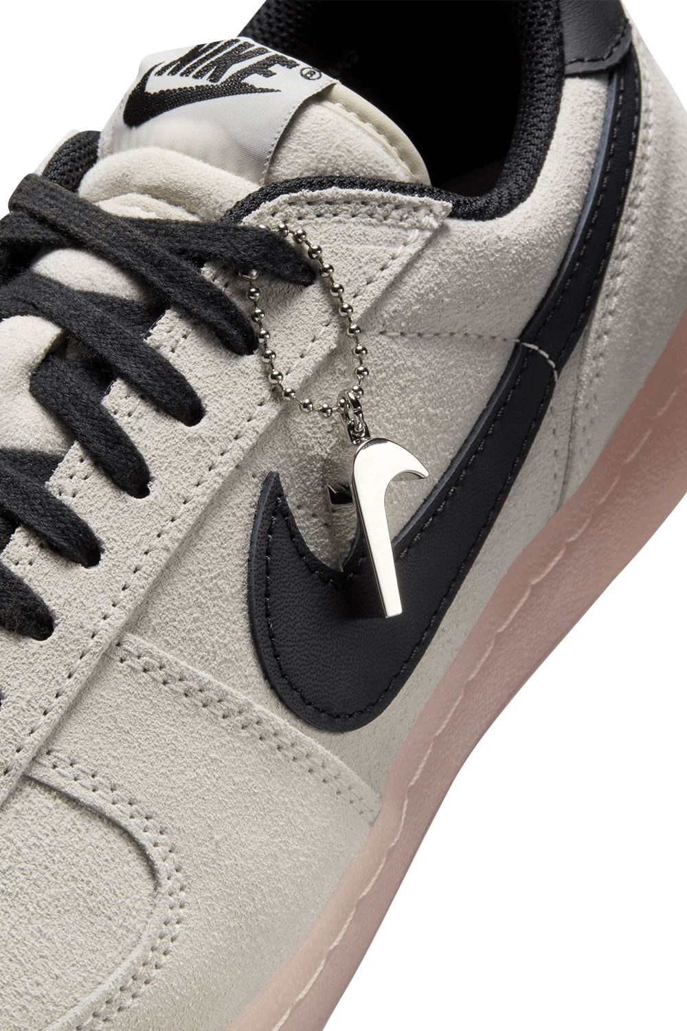 תמונת פנים של נעלי סניקרס פילד ג'נרל