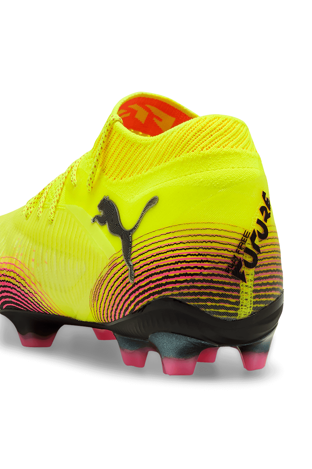 תמונת תקריב של נעלי כדורגל פיוצ'ר 8 אולטימט