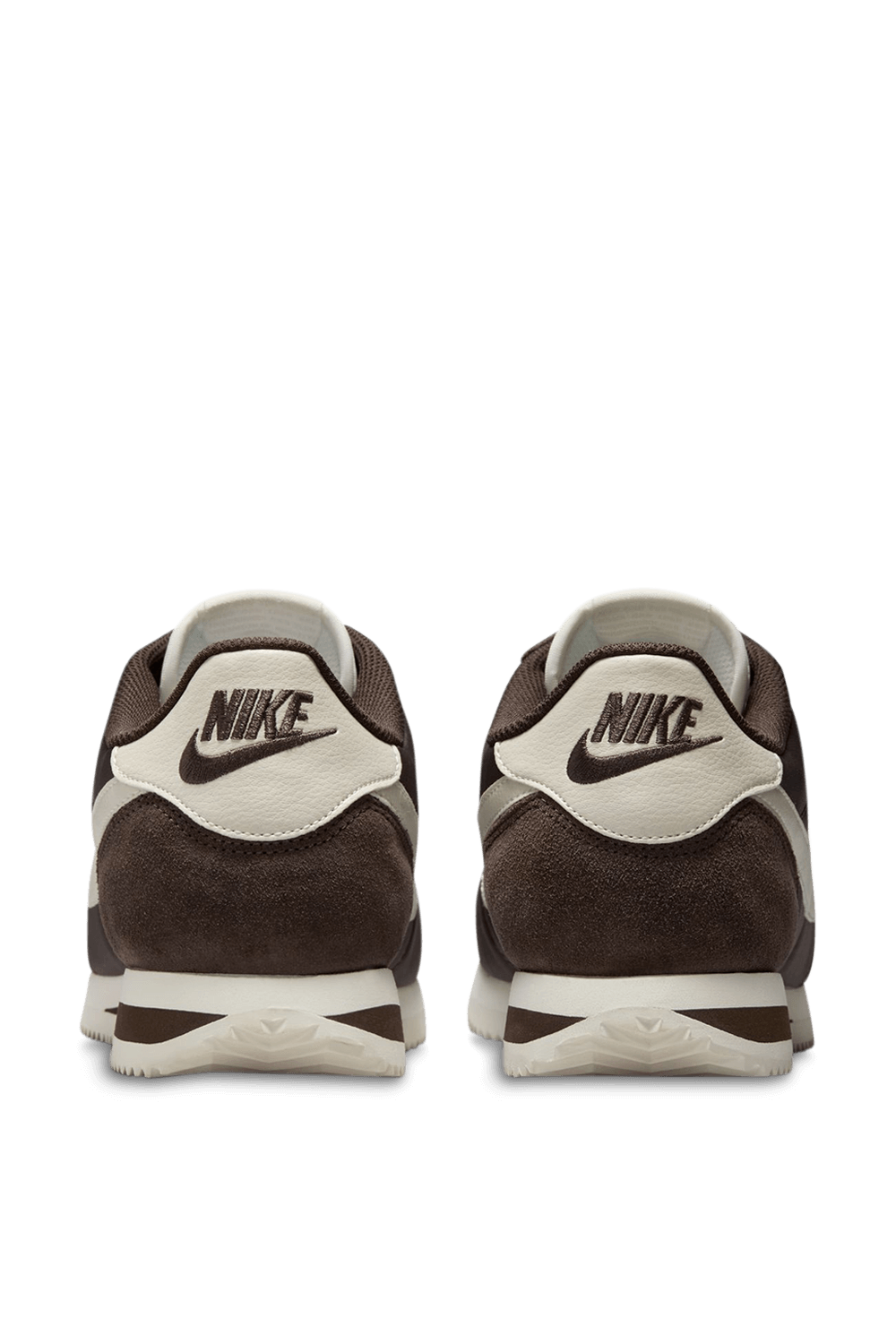 תמונת תקריב של נעלי סניקרס קורטז