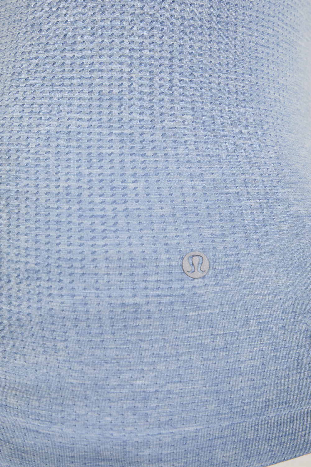 תמונת תקריב דוגמן של Metal Vent Tech Short-Sleeve Shirt