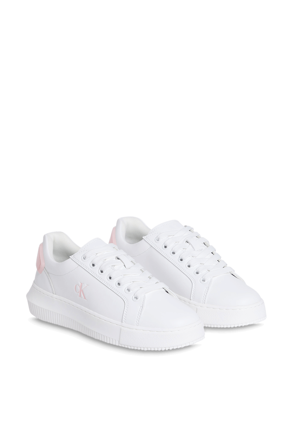 תמונת פנים של נעלי סניקרס