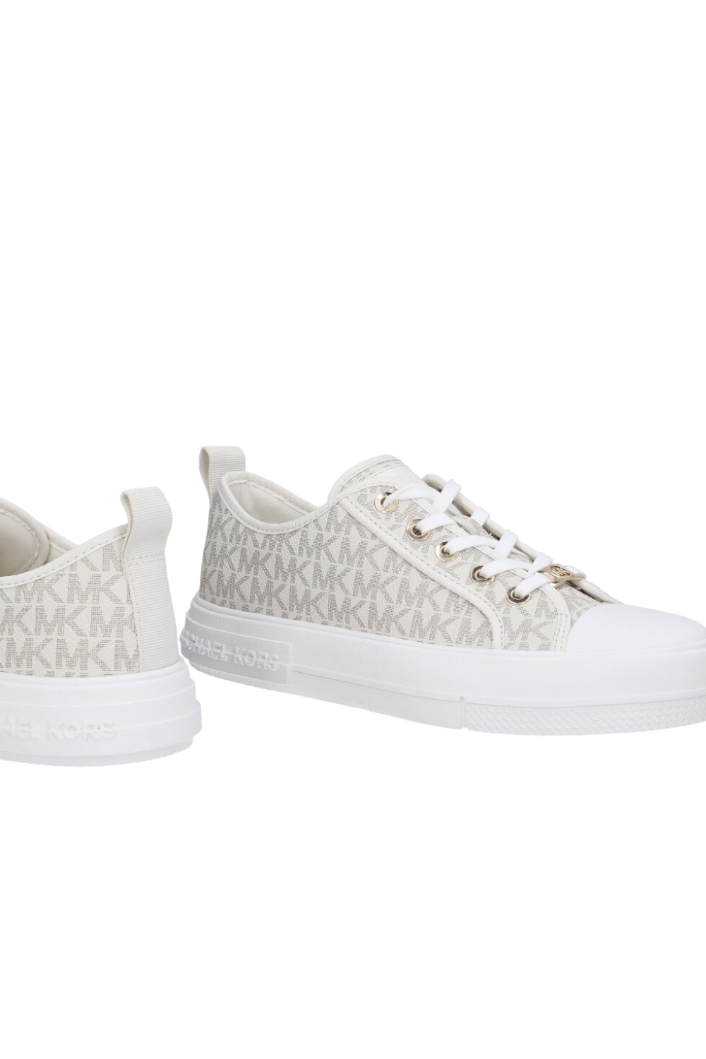 תמונת תקריב של נעלי סניקרס