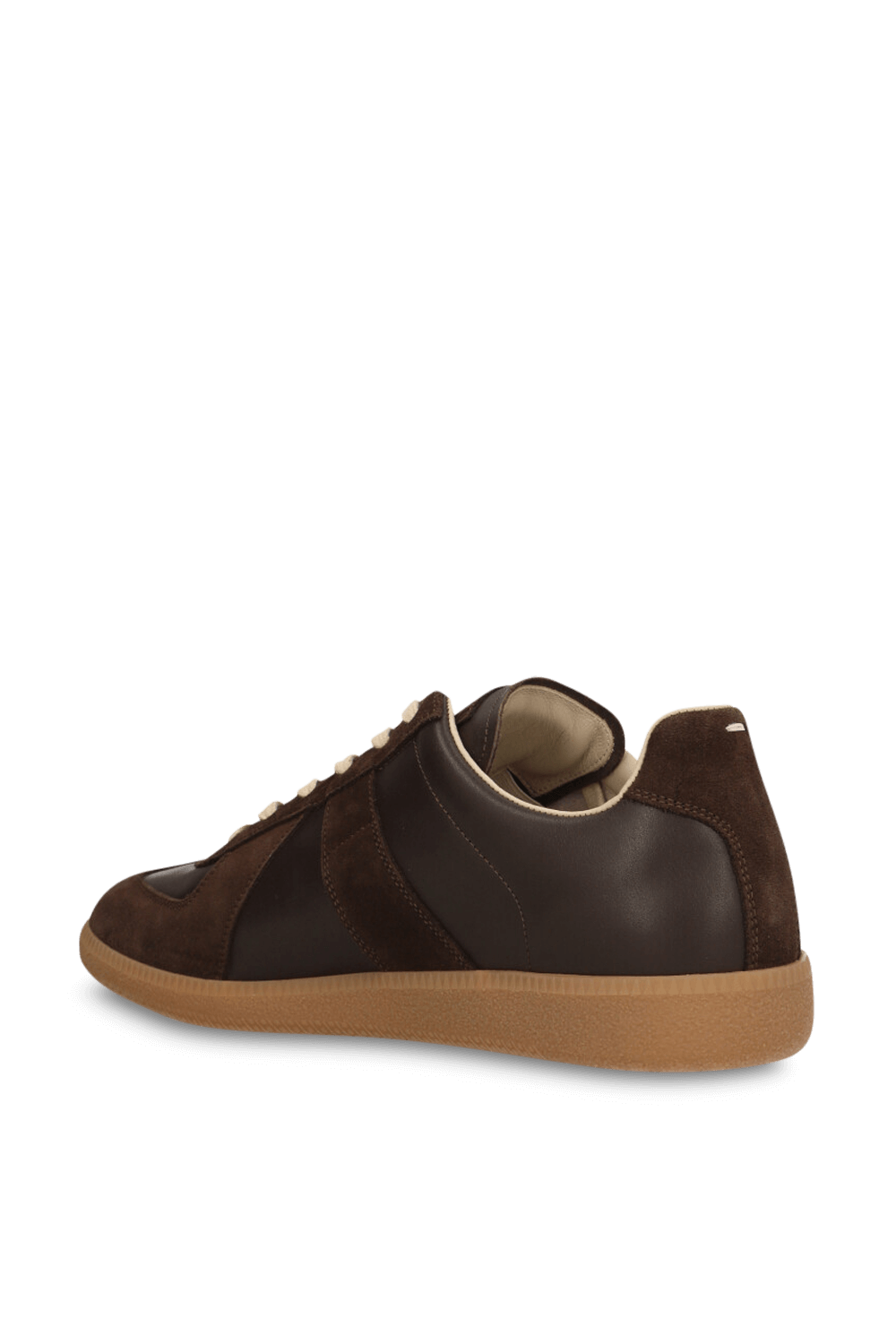 תמונה אחורית של נעלי סניקרס