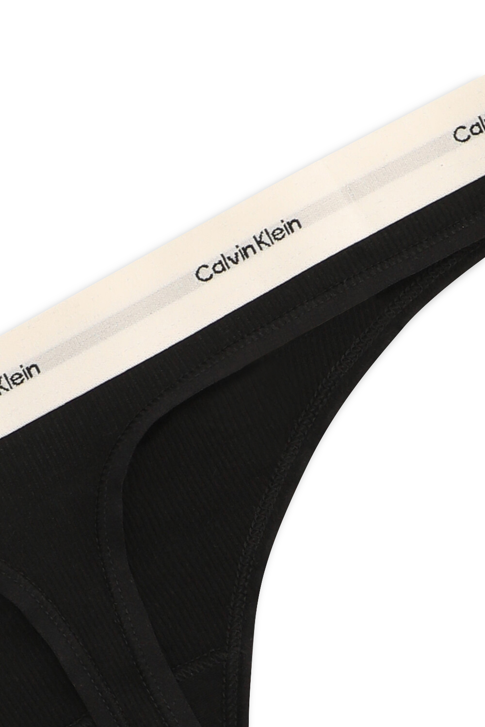 תמונה אחורית של תחתוני חוטיני