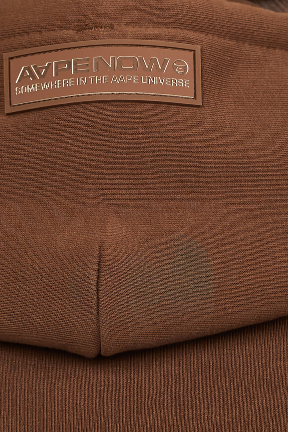 תמונת דוגמן אחורית של סווטשירט קפוצ'ון