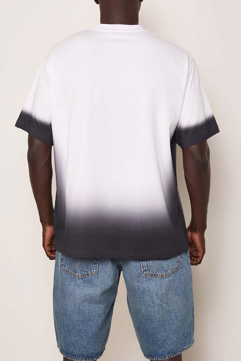 תמונת תקריב דוגמן של חולצת טי