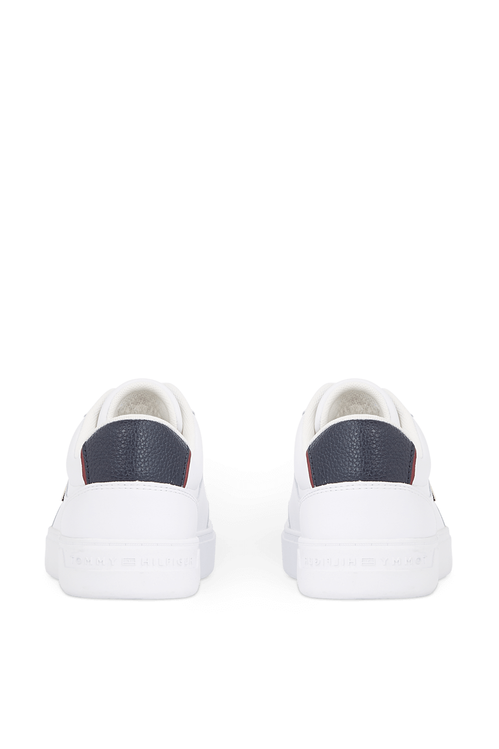 תמונת תקריב של נעלי סניקרס