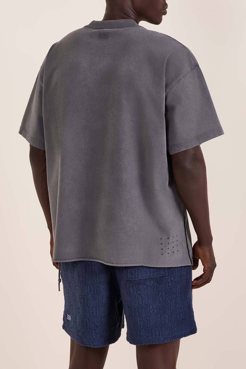 תמונת תקריב דוגמן של חולצת טי