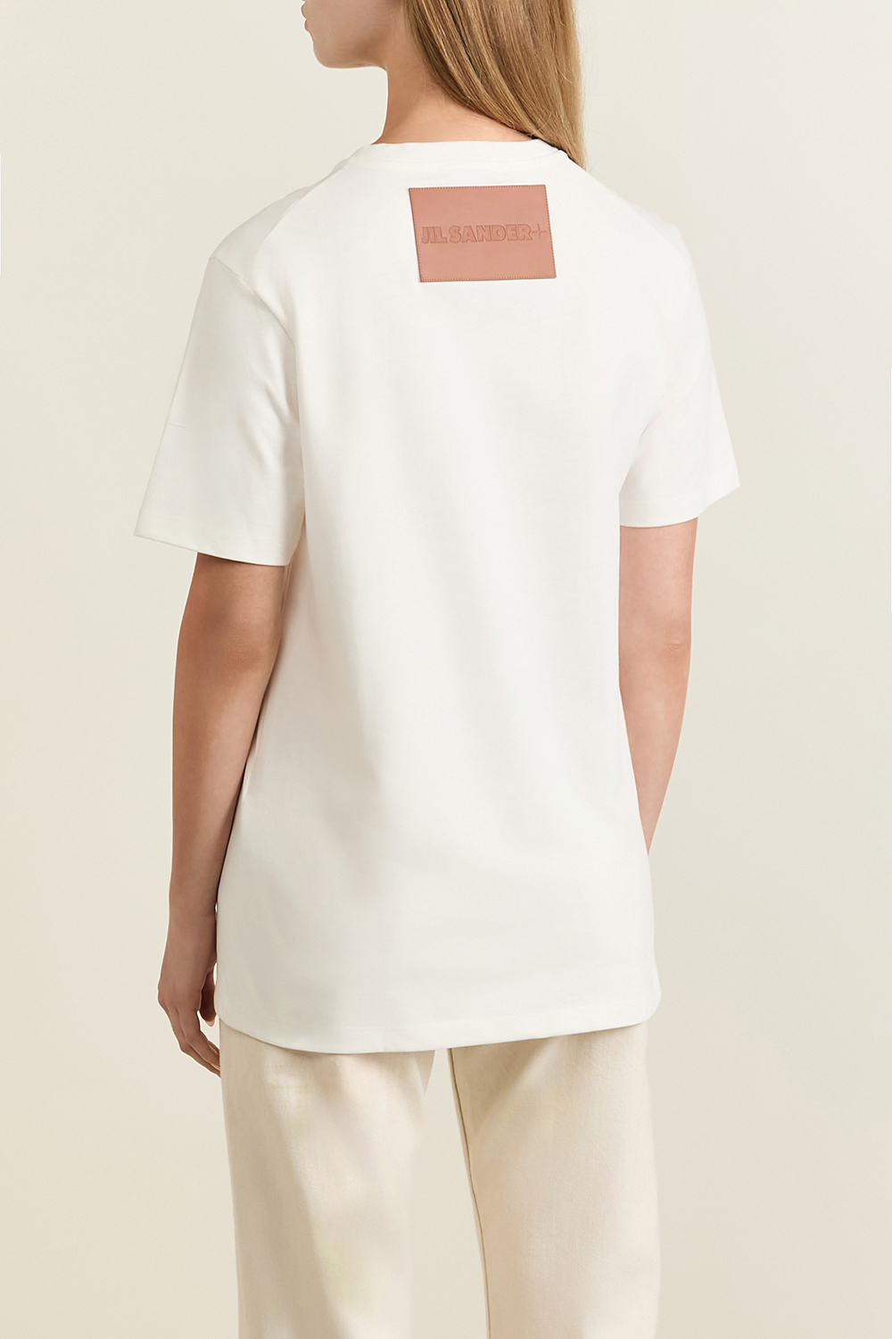 תמונת דוגמן אחורית של חולצת טי