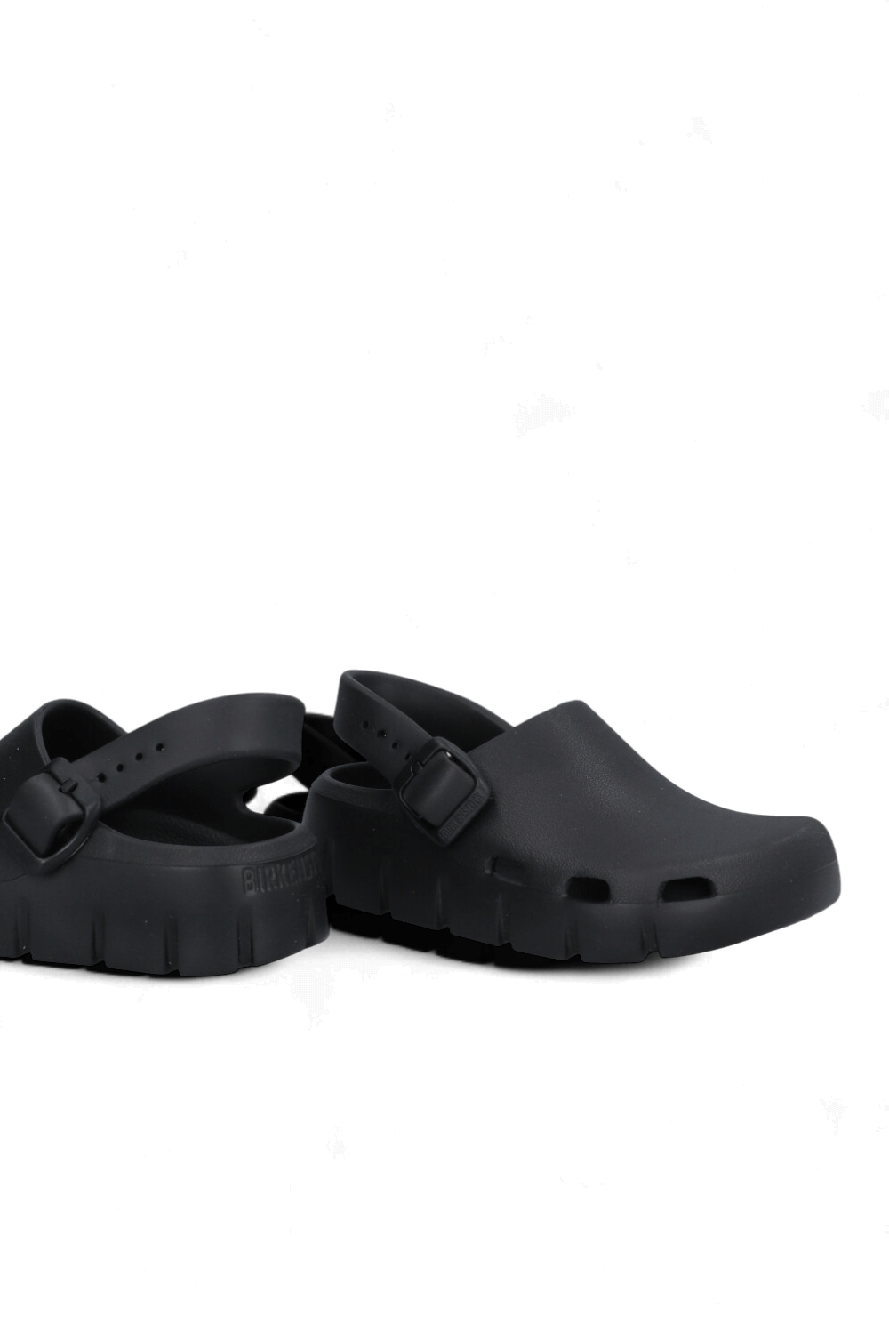 תמונת תקריב של נעלי בירקי פלואו - מידות 24-27