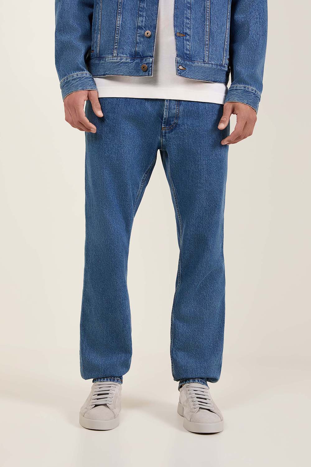 תמונת דוגמן קידמית של מכנסי ג'ינס סלים פיט