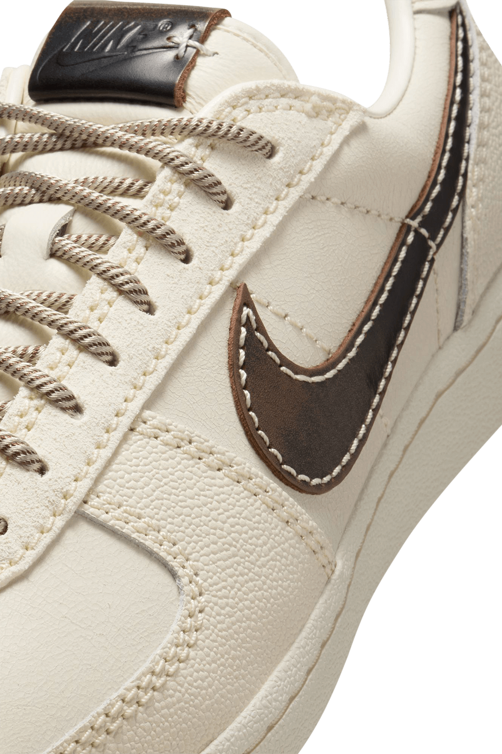 תמונת פנים של נעלי סניקרס פילד ג'נרל