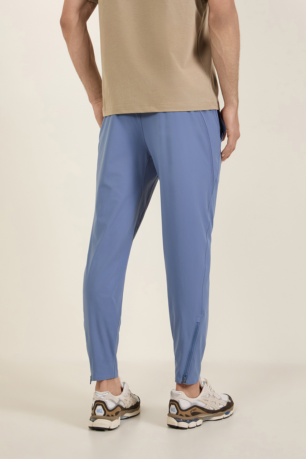 תמונת דוגמן אחורית של Pace Breaker Pant *Regular