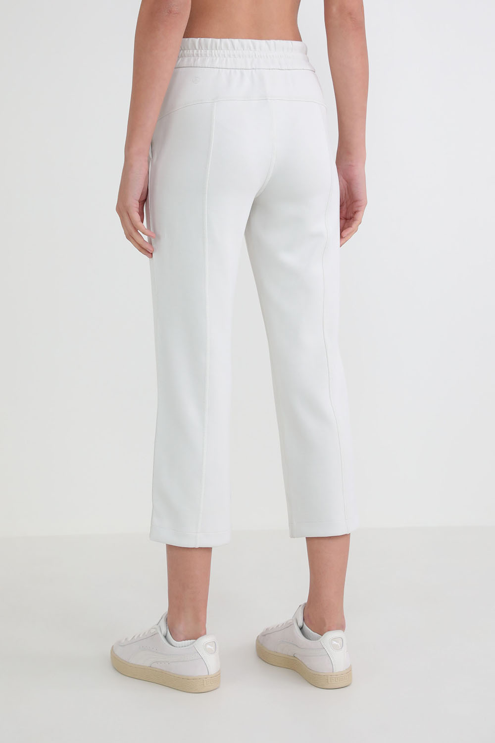 תמונת דוגמן אחורית של Softstreme High-Rise Straight-Leg Cropped Pant