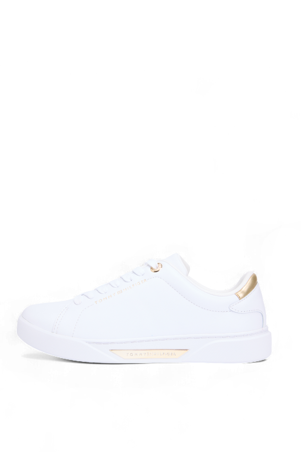 תמונה אחורית של נעלי סניקרס קורט