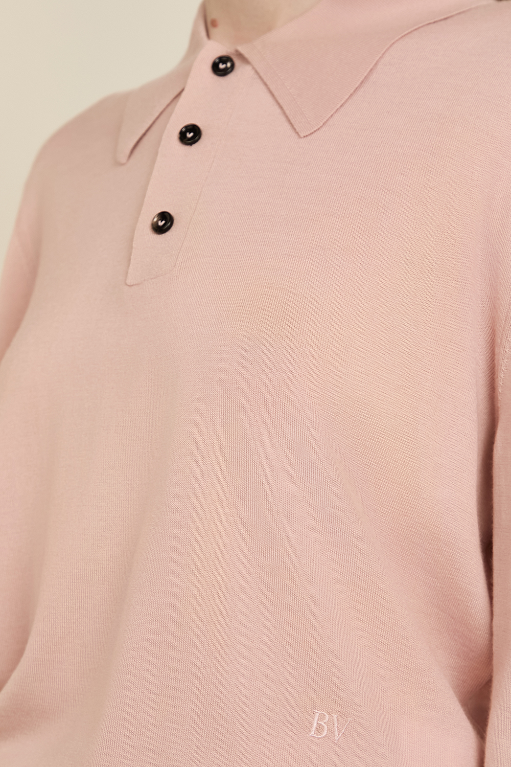 תמונת תקריב דוגמן של סריג פולו קשמיר