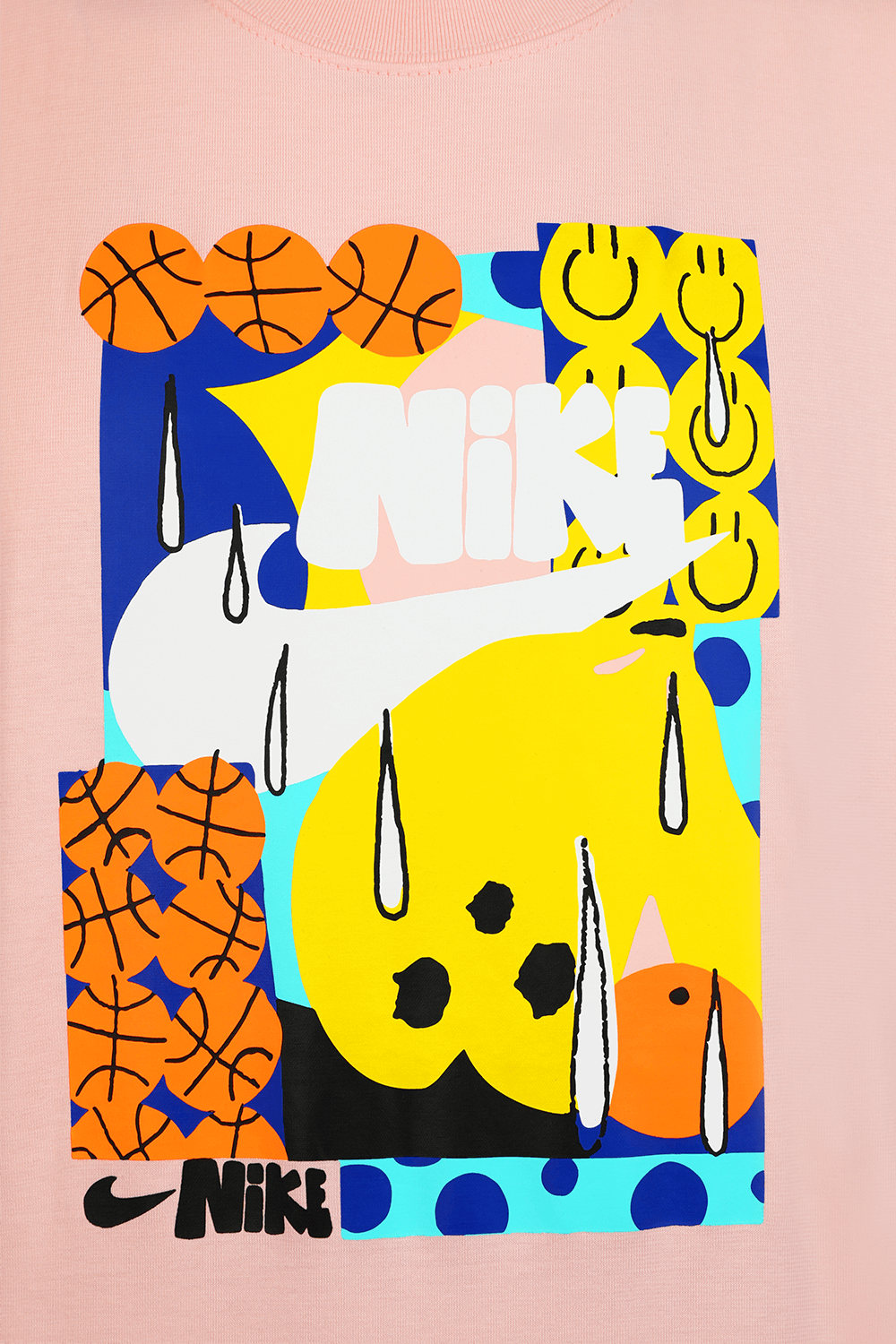 תמונת תקריב של חולצת טי ספורטס וור עם פרינט לוגומאני