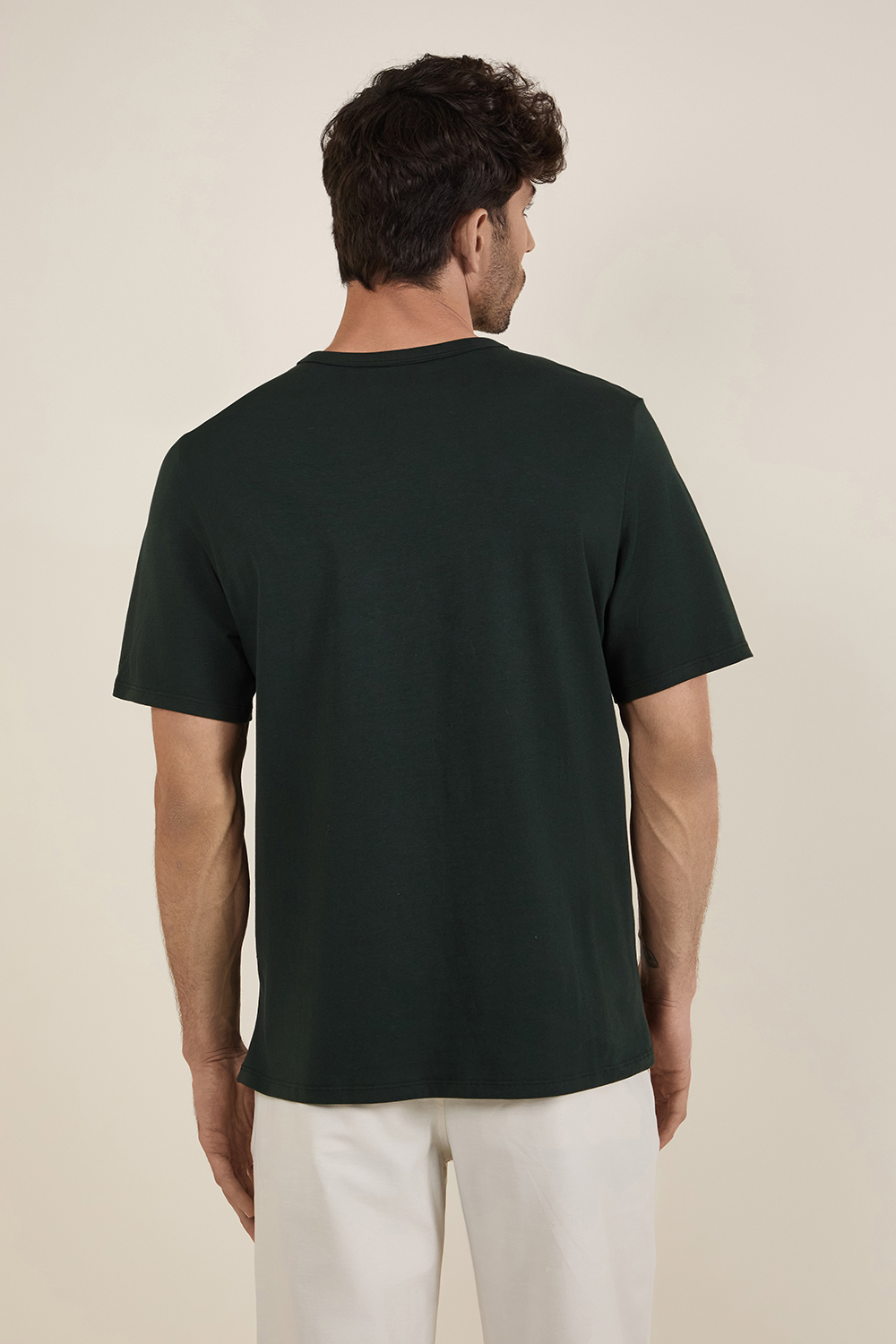תמונת דוגמן אחורית של Organic Cotton Classic-Fit T-Shirt