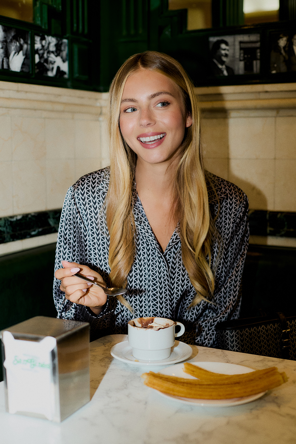 תמונת אווירה של חולצה מכופתרת