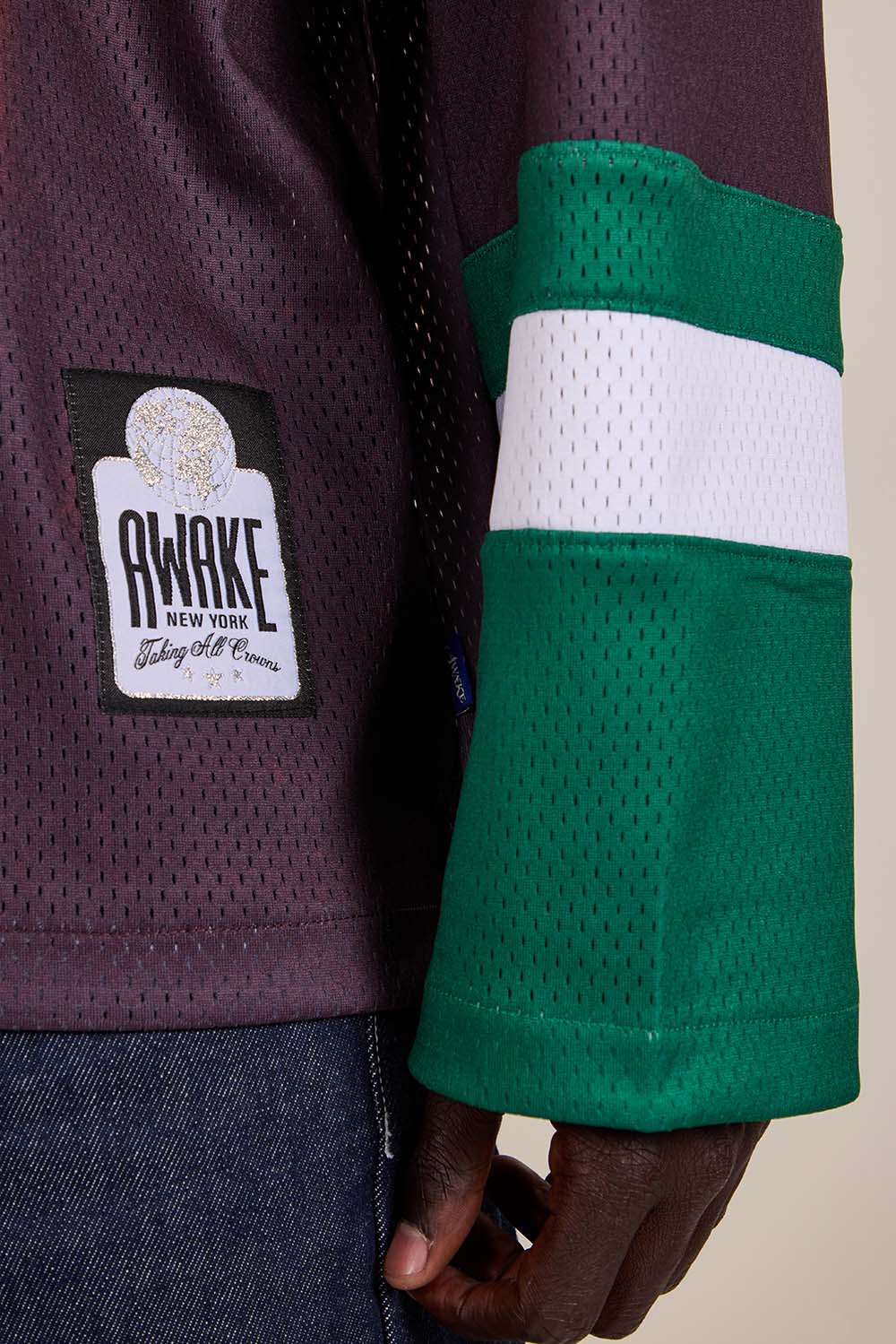 תמונת דוגמן אחורית של חולצת טי אוברסייז